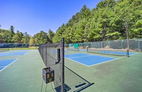 On-Site Lake and Pool Access Cabin in Newland! - Foto 24