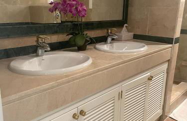 Hacienda Elviria 2 Bedroom Spacious Apartment - Photo 19