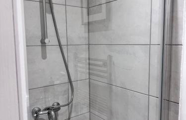Modern 4 Bedroom House Sleeps 10 Free Parking Liverpool - Foto 26
