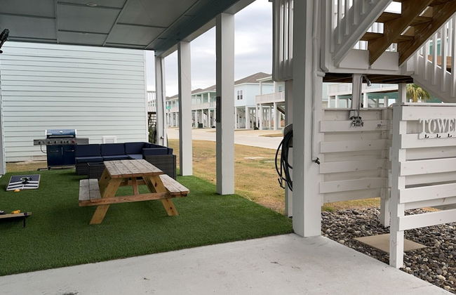 Pelican's Perch by Miss Kitty’s - Photo 3