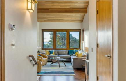 Half Block to Beach w/ Oceanview, Patio + Balcony The Shore Pine by Avantstay - Foto 14