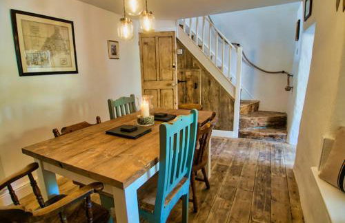 Knocker Cottage is a 3 bedroom made up of 1 double bedroom and 2 small double bedrooms in small village 10 min to beaches - Foto 28