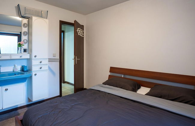 Typical Ardennes Chalet With hot tub - Foto 3