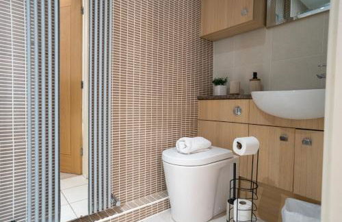 Emirates House, Luxe 5 Bed, with King sized Beds, next to Aiport & NEC, JLR 5 mins - Foto 23