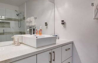 5 BR Mansion with Pool and non-heated Jacuzzi Games in Boynton Beach - Photo 11