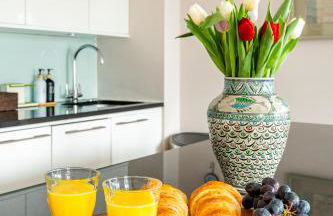 King beds apartment with en-suite, private balcony and elevator by iconic Portobello Market - Foto 31