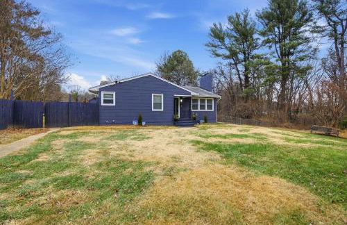 Stylish Hot Tub Retreat with Ping Pong home - Foto 62