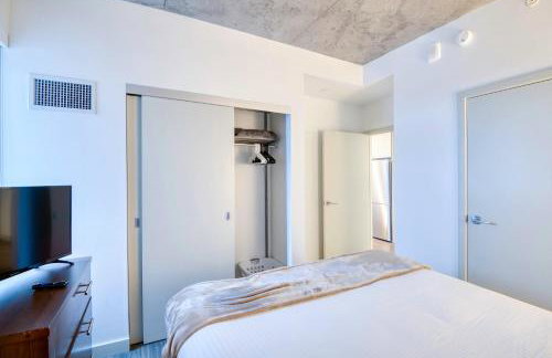 Modern Apt In Kendall Square - Photo 12