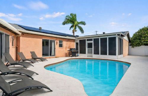 Gulf Coast Getaway Pool Mini Putt Fenced Yard - Photo 1