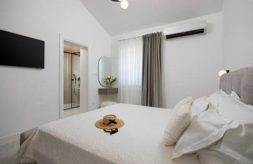 Luxury Villa Lovric with private heated pool, Jacuzzi, Sauna and private tavern - Foto 83