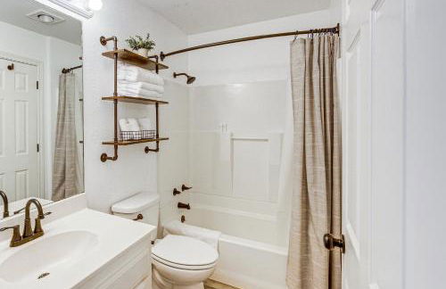 Van Vacation Retreat with Private 300-Acre Lake! - Photo 20