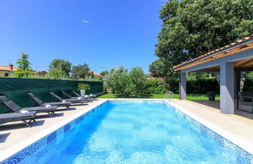 Wonderful villa wit pool surrounded by nature, high level of privacy a few minutes to the beach and town center by car by WiiBuk - Foto 1