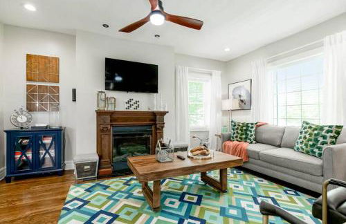 Chic 4BR 3BA Historic Home Near Country Club Plaza - Photo 34