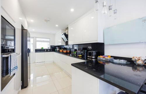 5 Bedroom House , Free Parking , Pool Table , Arcade Machine , Garden , Sleeps 9 , Offers , Ideal For Contractors , Families , Long Term Stays - Foto 27