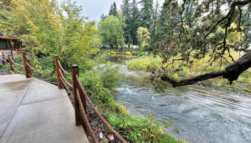 Tranquil Riverfront Retreat - Foto 5