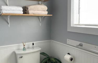 Sunlit Surf House 4BR Downtown Walk to beach - Foto 2