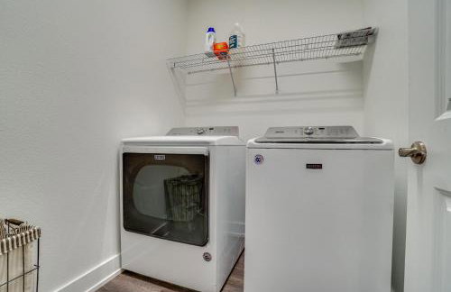 Sunny Day - Walk to beach- community pool! - Foto 27