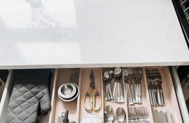 Designer Home 2 Bedroom - 20min to NYC WTC - Private Backyard - Foto 44