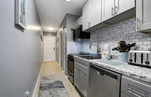 Susie Q's Beach Retreat by Sand Seeker Vacations - Photo 9