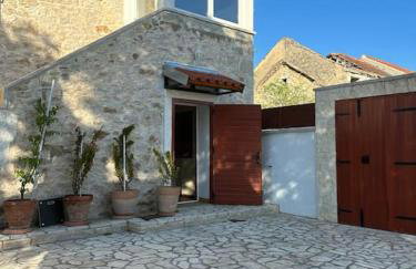 The Grandfather's courtyard villa with heated pool - Foto 28