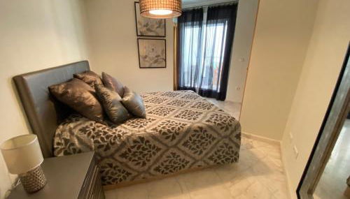 Elegant 2-Bedroom Apartment in Benidorm with Private Pool and Scenic Garden Views - Photo 4