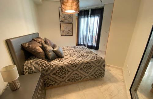 Elegant 2-Bedroom Apartment in Benidorm with Private Pool and Scenic Garden Views - Photo 4