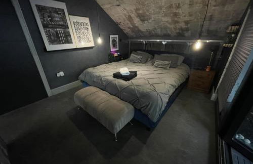 Artsy Retreat - Sleeps 6 Free Parking & Balcony - Photo 39