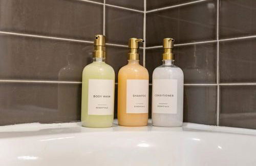 Beautiful Apt in Downtown W/ Pool | Parking - Foto 47