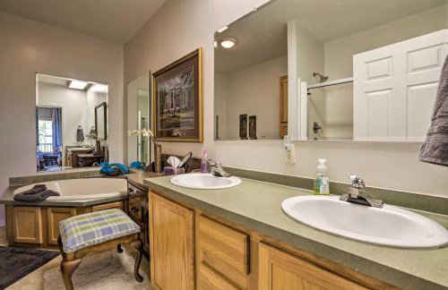 Family Farmhouse on 160-Acre Ranch with Hiking Trail - Foto 15