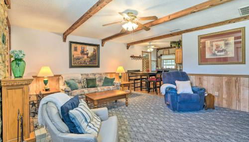 Charming Ingram Home with Yard and Furnished Patio! - Foto 4