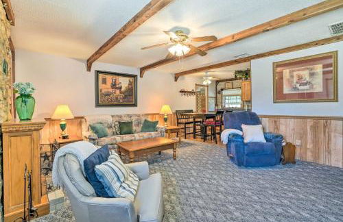 Charming Ingram Home with Yard and Furnished Patio! - Foto 4