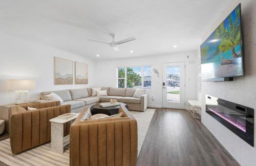 Bayside Hideaway! Private pool with water view and canal side dock! Available for Summer! - Foto 8