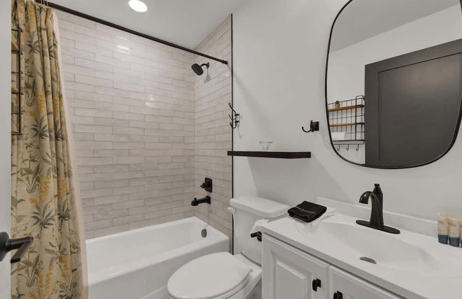Elegant and Stylish Glenmoor Abode - 5 min to Town - Foto 37