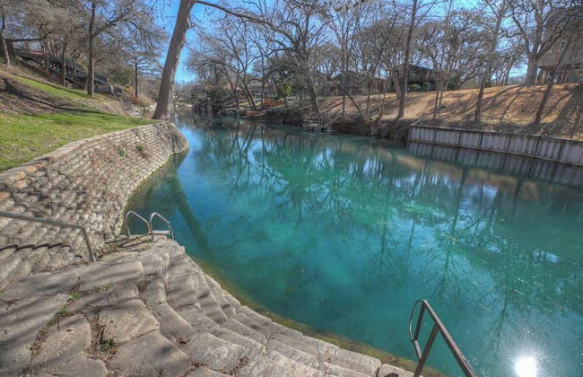 Luxury Riverfront Condo 1 BLK to Schlitterbahn! - Foto 31