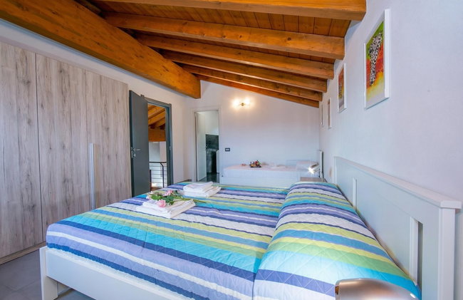 Villa Laura Private Pool and Garden - Photo 15