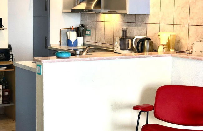 Coastal Charm in Kaštel Kambelovac With Terrace & Sea Views - Foto 4