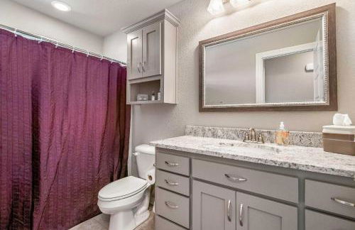 Near Hiking and Biking Convenient Home in Rogers! - Foto 17