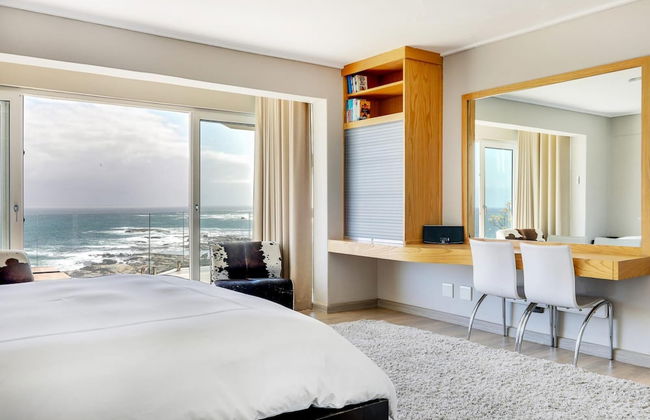 Modern Apartment in Camps Bay w Private Pool Houghton Steps - Photo 6