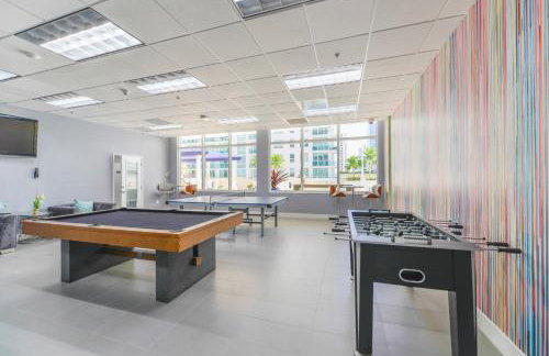 Fantastic 2BR Condo on 31st Floor Free Parking - Photo 40