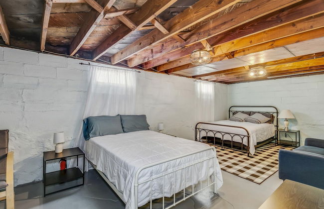 Cute Cozy and Cheerful 3 Bedroom House - Photo 23