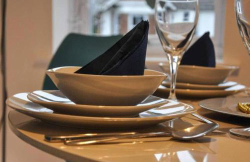 The Sashes - Cozy Apartment - FREE Parking - Ultrafast WIFI - Smart TV - Netflix - sleeps up to 6! Close to Poole Town Center & Sandbanks & Bournemouth - Foto 1