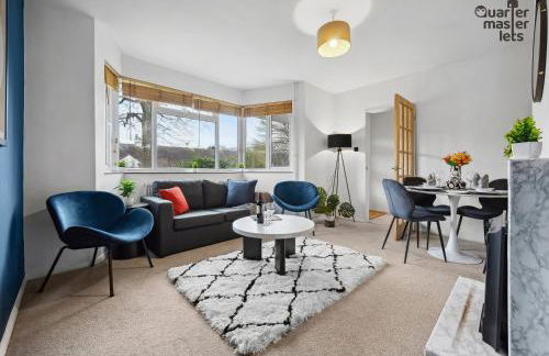 2 Bedroom Bungalow with Parking that Sleeps 6 - Photo 2