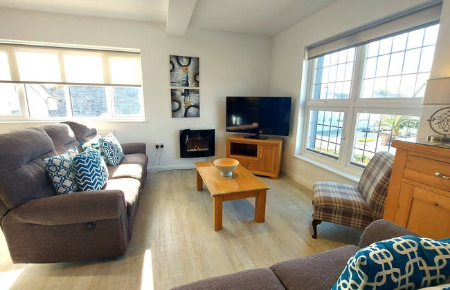 Meadow View Apartments are 2 and 3 bedroomed with private parking - Foto 117