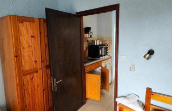 Giannis Gerakios apartments by climbing house - Photo 22