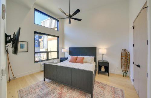 Luxe Schweitzer Condo with Hot Tub Ski-InandSki-Out! - Foto 14