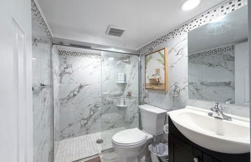 South Philly Retreat with Movie Nights and Backyard BBQ - Foto 15