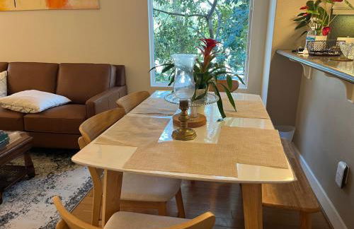 Near Stanford Luxury Retreat 1 Gigabit Fast WiFi Two Car Garage Masterbedroom King Size Bed Walk-in Closet and Walk-in Shower - Foto 13