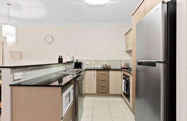 Poolside Paradise Cairns - 9 Pools BBQ Gym - Foto 4