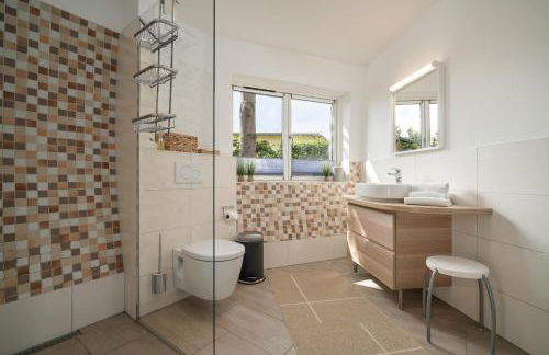 Kugelhaus Phoebe Charmantes Kugelhaus aus Holz am Waldrand des Tollensesees - Foto 11