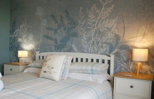 Sound of the Sea, beach front Bungalow with hot tub, in Tywyn - Foto 34